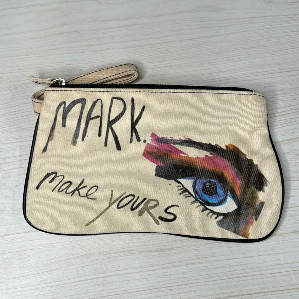 Avon Mark. Make Yours Makeup Cosmetic Wristlet Bag Eye Design on Canvas 9x5.5